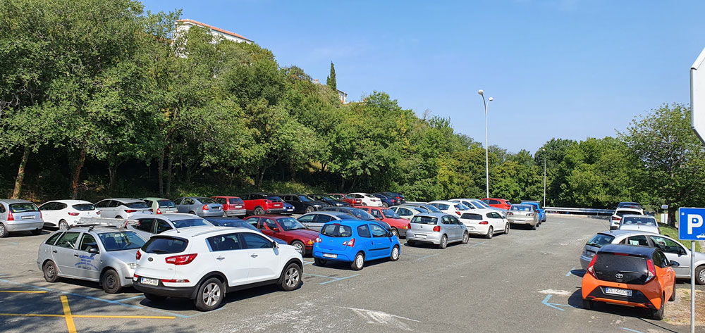 pesja_parking_pod_orisina